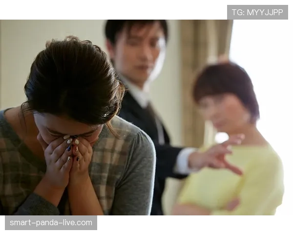 傅海峰退役后住广州豪宅，每天五点起床陪老婆买菜